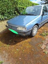 Peugeot 405 Bj.93  in 66538Neunkirchen/Saar - Peugeot 405 mit Benzin-Antrieb