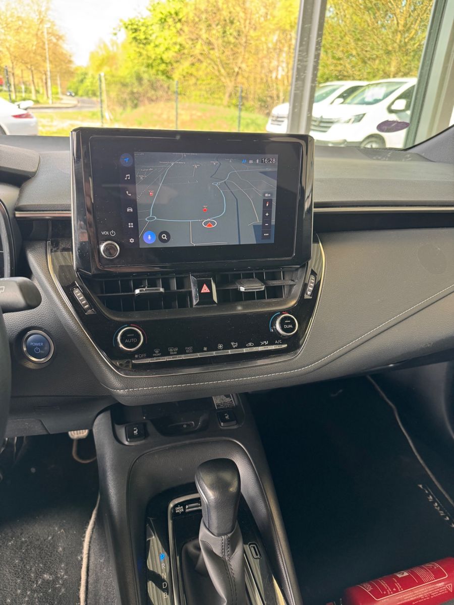 Fahrzeugabbildung Toyota Corolla Touring Sports Hybrid Basis