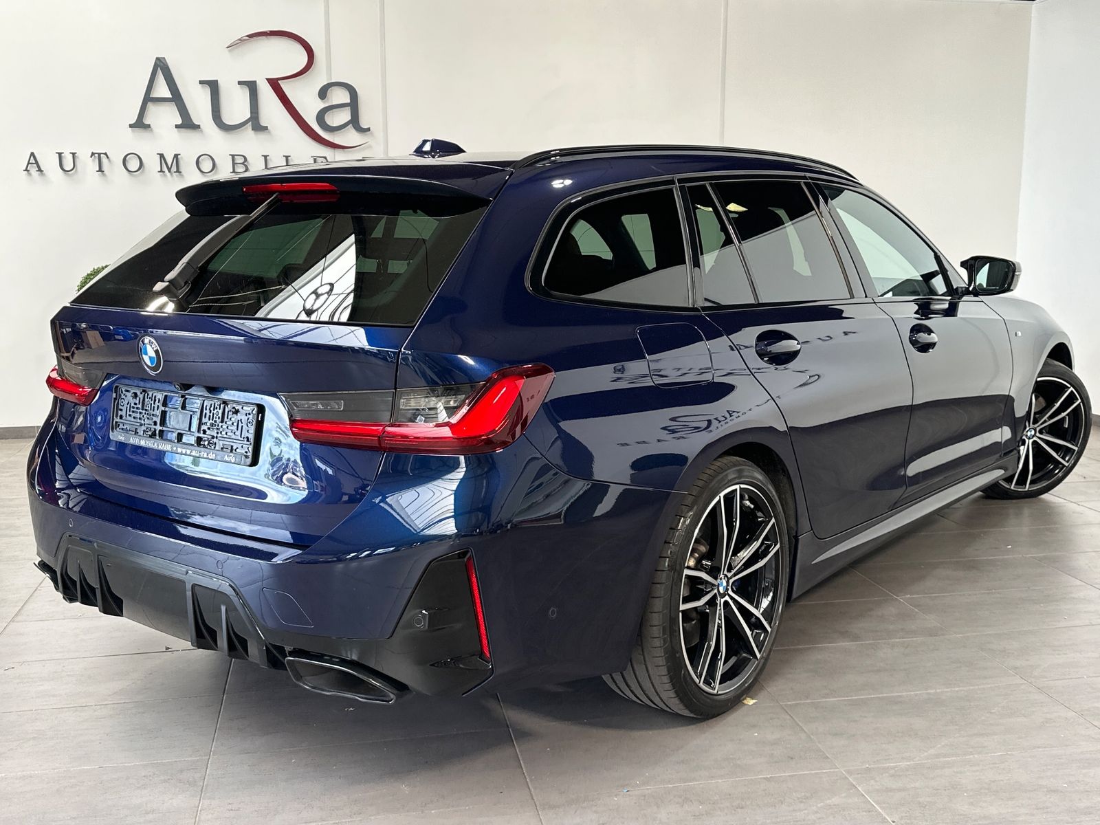Fahrzeugabbildung BMW M340d Touring xDrive NAV+LED+PANO+AHK+HEAD-UP