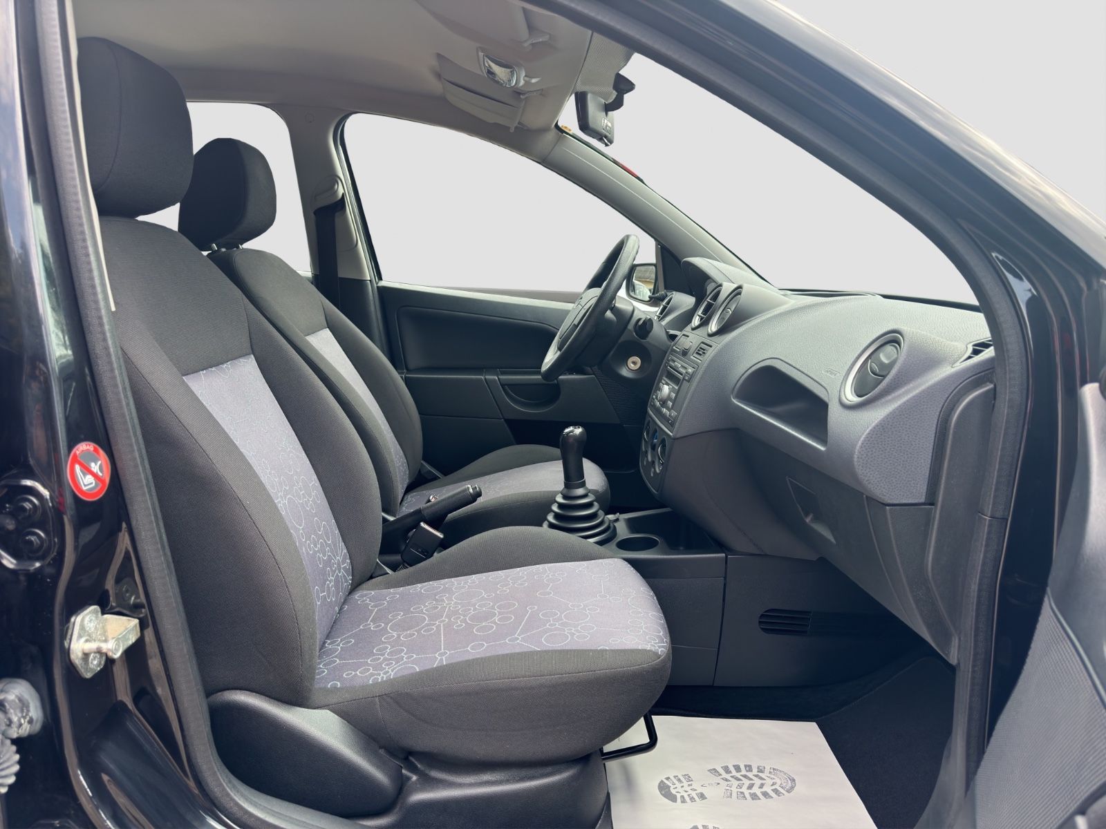Fahrzeugabbildung Ford Fiesta Fun /Klimaanlage/Servo/Radio/TÜV/HU Neu