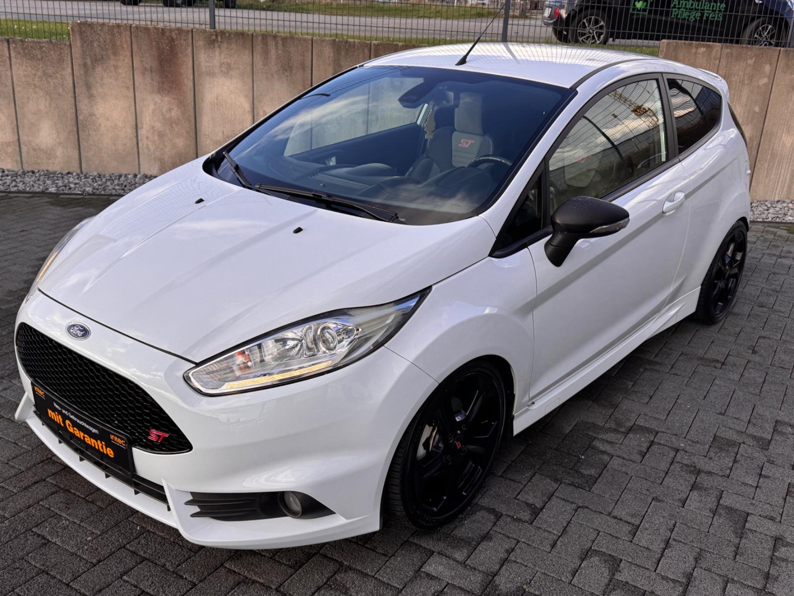 Ford Fiesta ST PERFORMANCE LEDER KAMERA