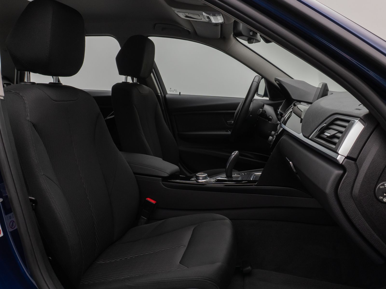 Fahrzeugabbildung BMW 320i Advantage HiFi Navi Lordos PDC LED Alarm