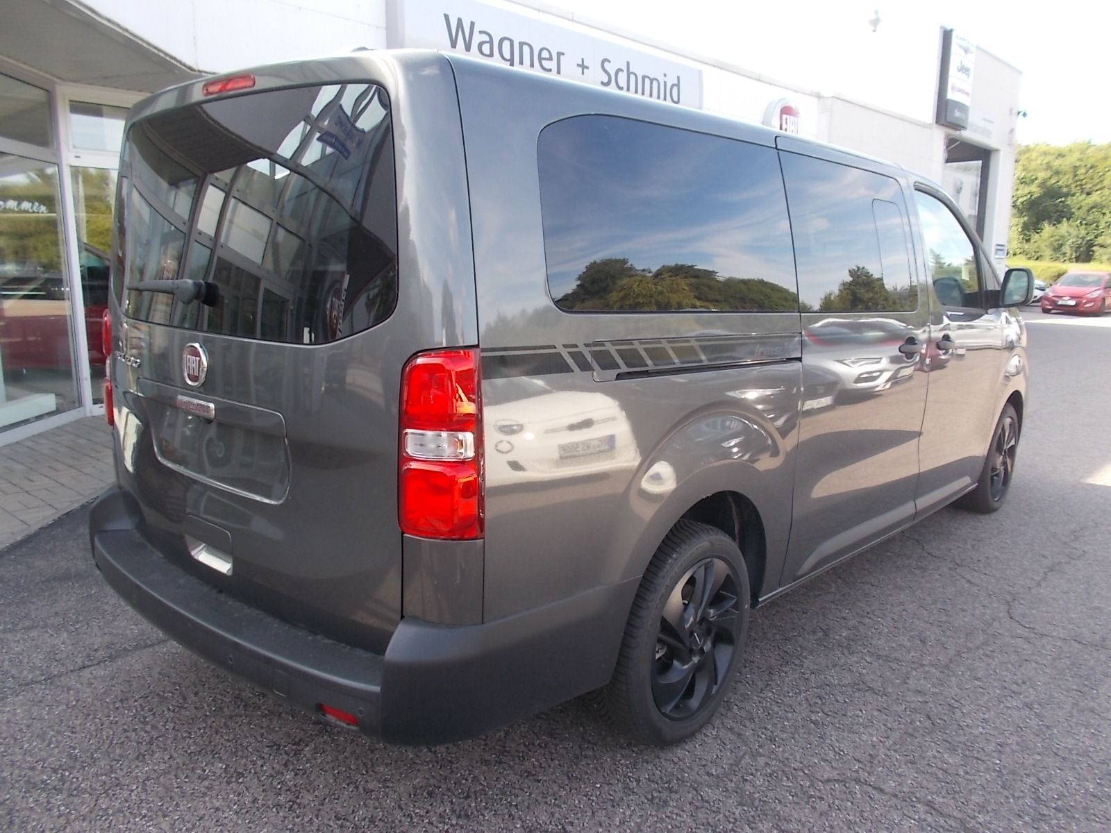 Fahrzeugabbildung Fiat Scudo Kombi L3 2.0 Mjet Automatik + 8 Sitze AHK