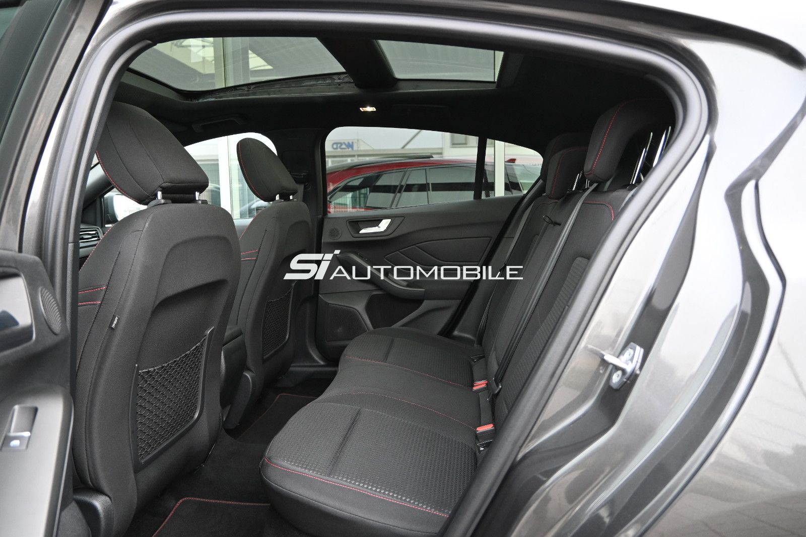 Fahrzeugabbildung Ford Focus 1.5D ST-Line X °ACC°B&O°HUD°PANO°STANDHEIZ