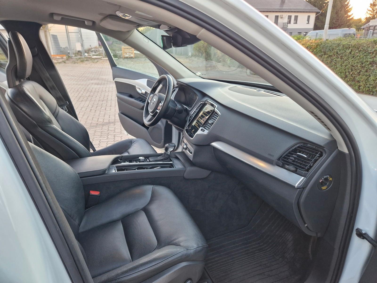 Volvo XC 90 XC90 Momentum AWD