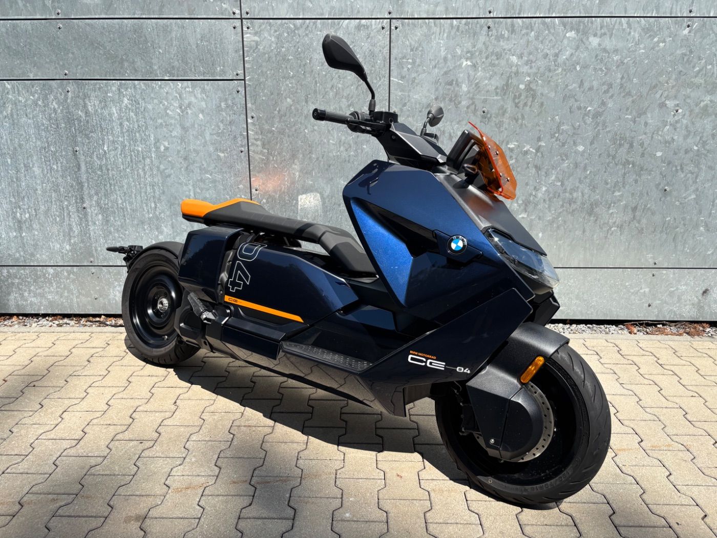 Fahrzeugabbildung BMW CE 04 Avantgarde Schnellladegerät