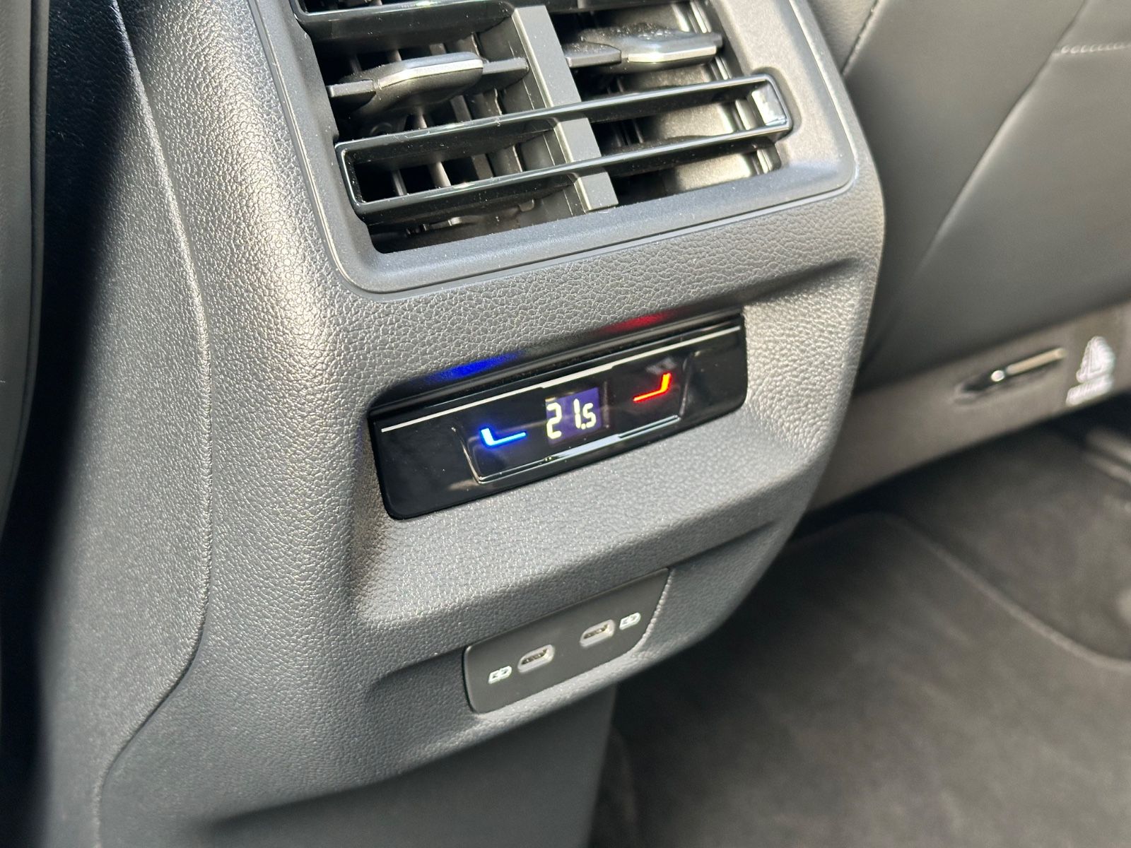 Fahrzeugabbildung Volkswagen Tiguan 1.5 eTSI R-Line*Panorama-Dach*AHK*SHZ*LHZ