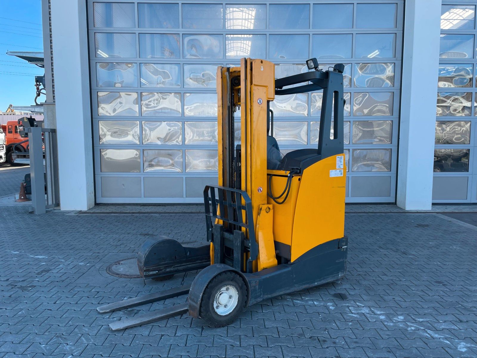 Fahrzeugabbildung Jungheinrich ETV C16 / Triplex 5.3m / SS / nur 3.594h / 2023