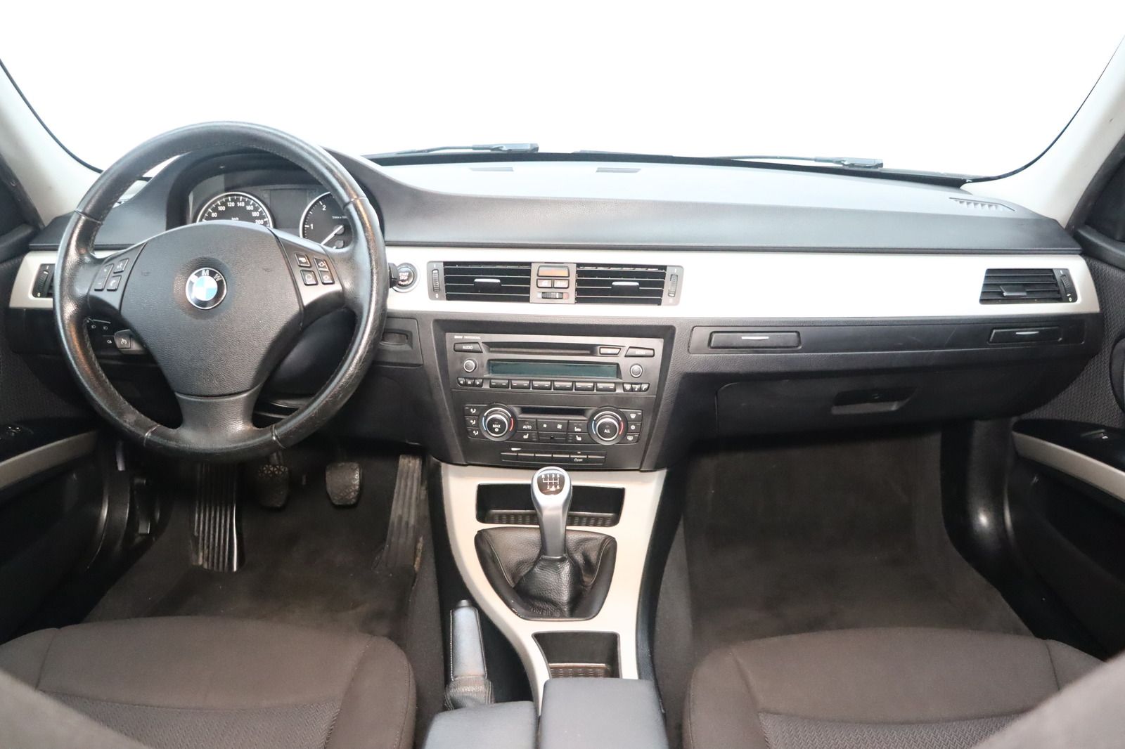 Fahrzeugabbildung BMW 320 d Touring *Panoramadach