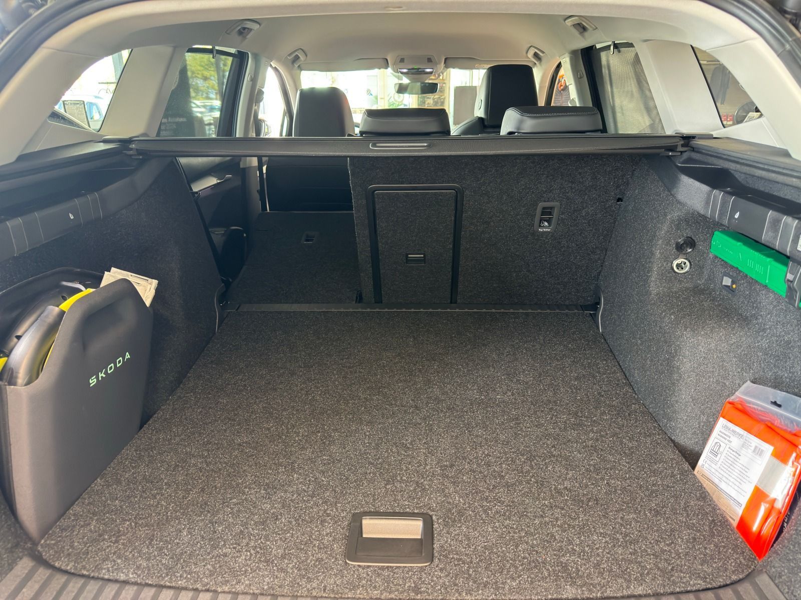 Fahrzeugabbildung SKODA Enyaq 60 Lodge*RFK*AHK*20Zoll*eHeck