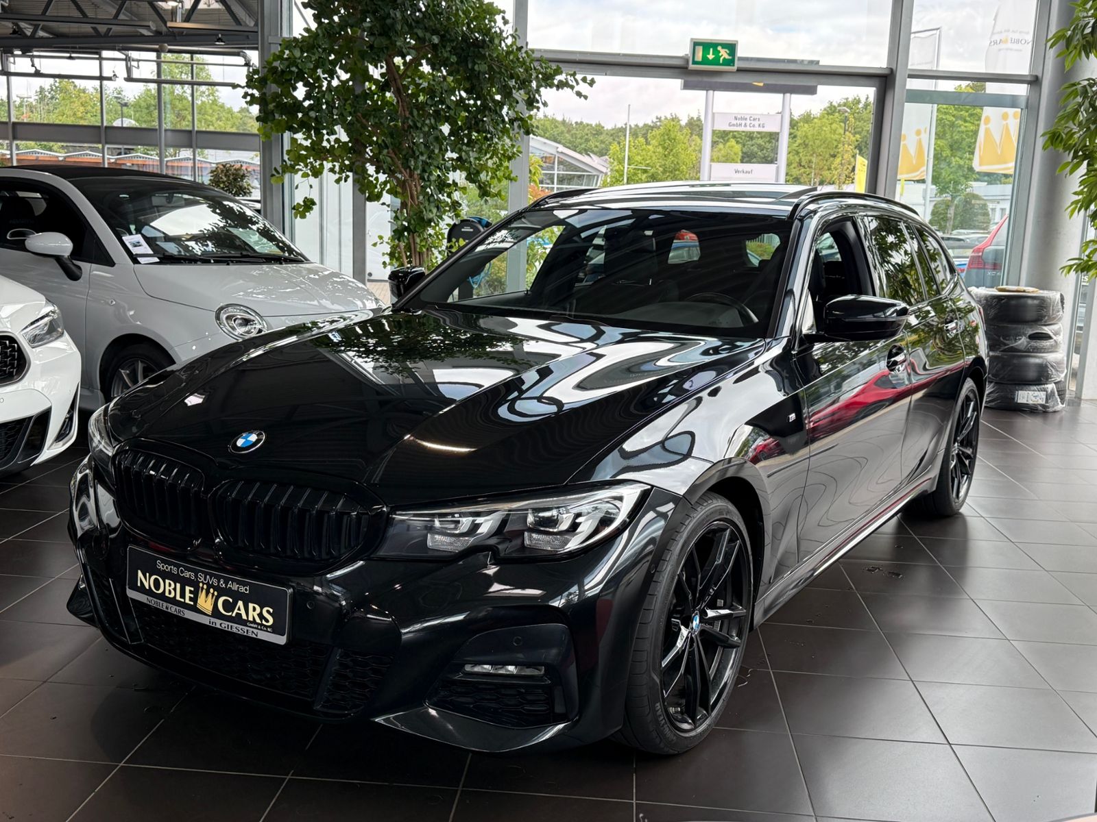 Fahrzeugabbildung BMW 320d xDrive M Sport PANO KAM LED