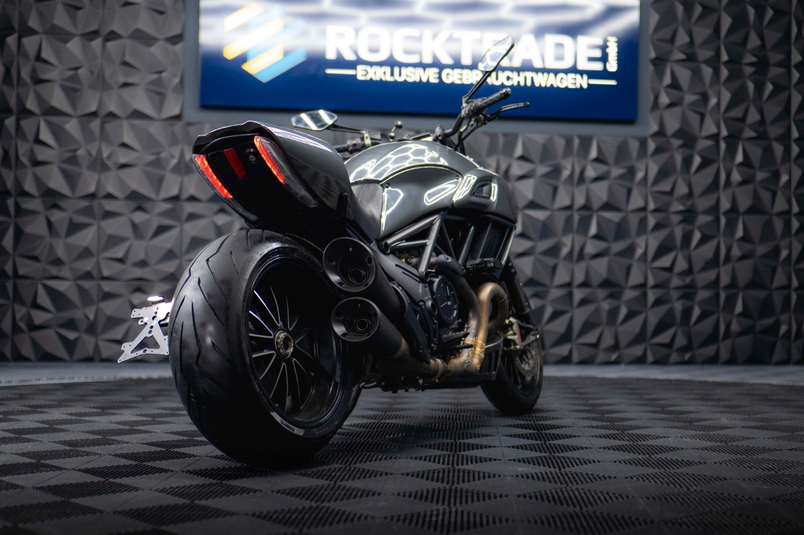 Fahrzeugabbildung Ducati Ducati Diavel 1200 Carbon Testastretta 11°