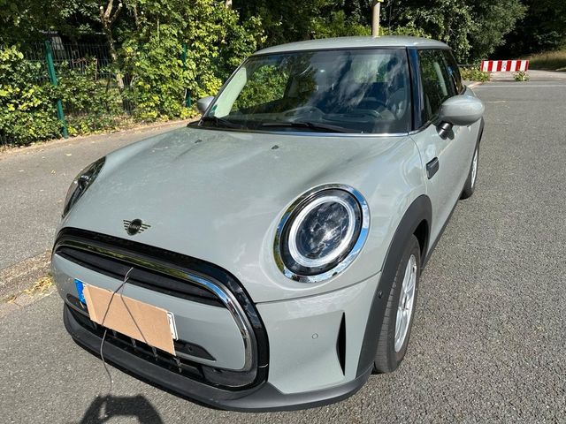 MINI Cooper Essential Trim Essential Trim