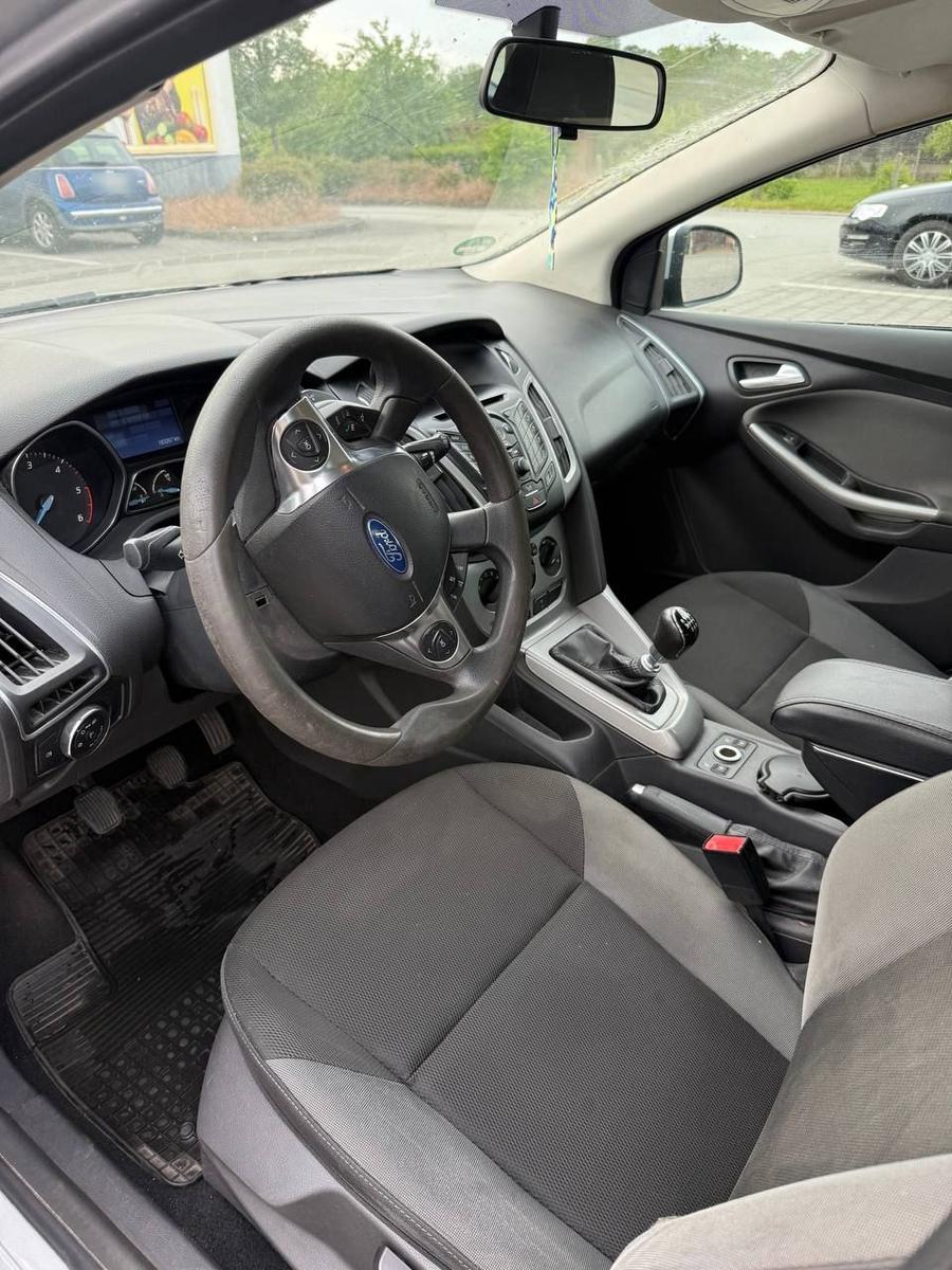 Ford Focus 2012 — photo 7