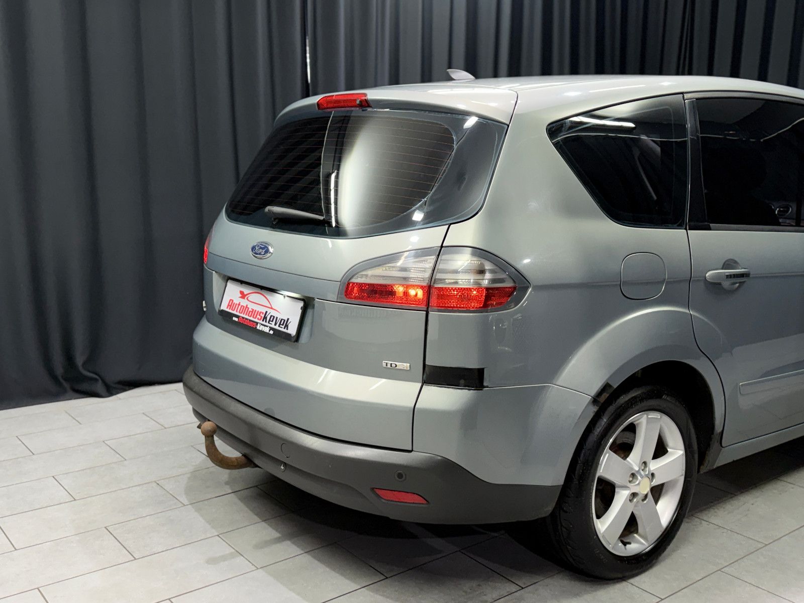 Fahrzeugabbildung Ford S-MAX Titanium|AHK|HU 05/2027