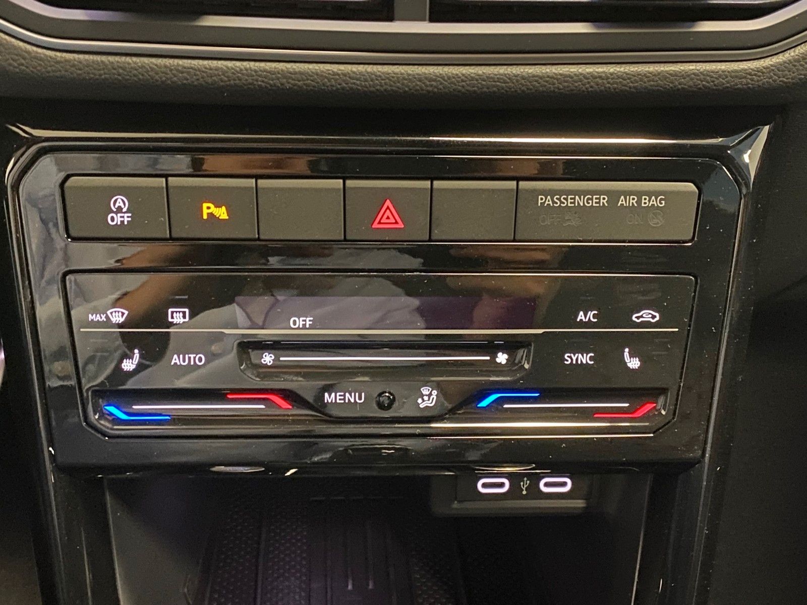 Fahrzeugabbildung Volkswagen T-Cross 1.5 TSI DSG R-Line+AHK+ACC+4 Jah.GARANTI