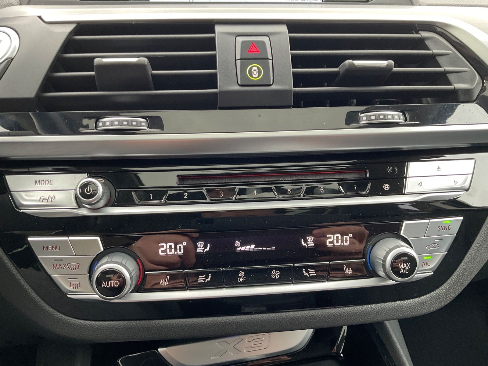 Fahrzeugabbildung BMW X3 xDrive20d AT,AHK,Kamera,HeadUpDisplay