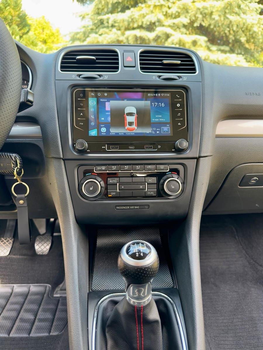 Volkswagen Golf 2010 — engine 105 HP (77kW)