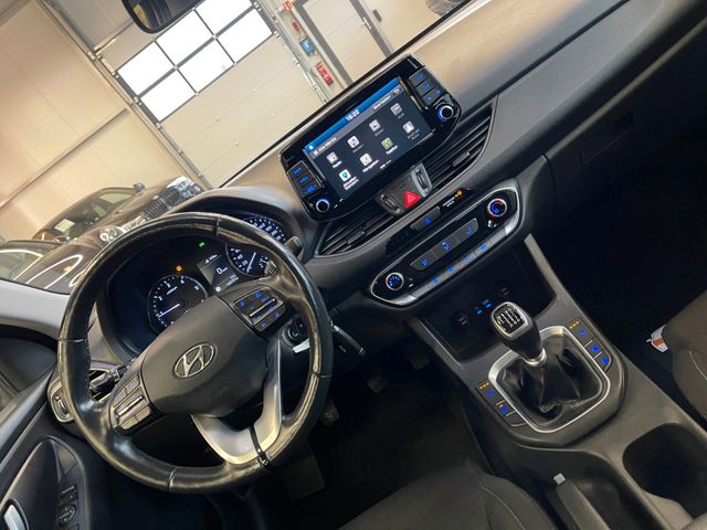 Hyundai i30 cw Trend *NAVI*KAMERA*PDC*CARPLAY*SHZ*LKRHZ*