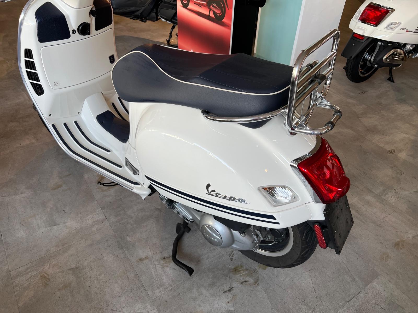 Vespa GTS 300 Yacht Club Akrapovic ! Guter Zustand !!!