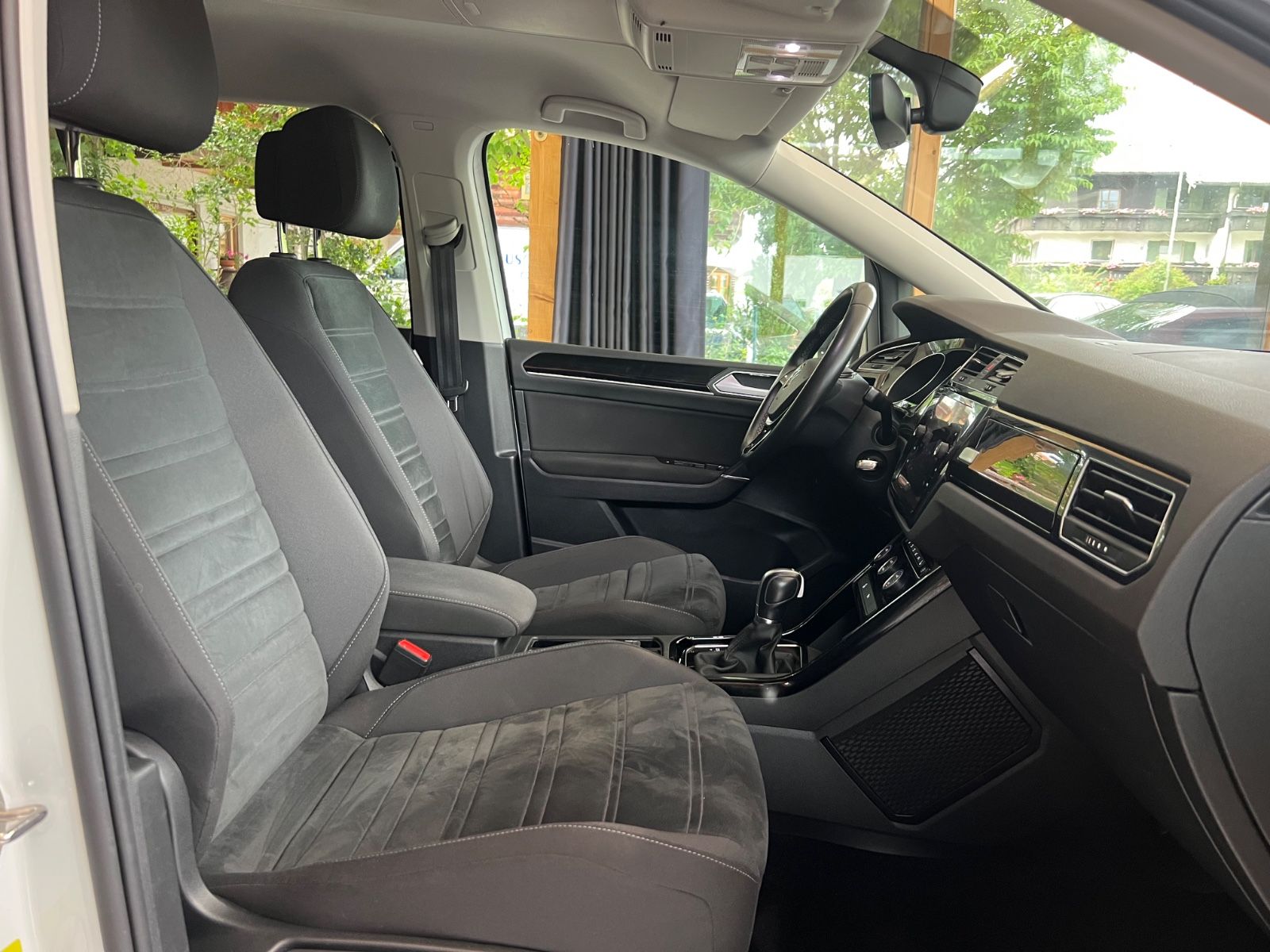 Volkswagen Touran Highline R-LINE DSG ACC AHK PDC 7-SITZER foto 21