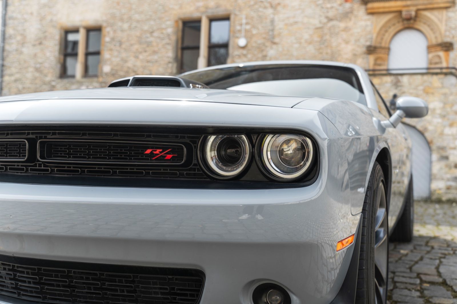 Fahrzeugabbildung Dodge Challenger 5.7L  R/T SHAKER CARPLAY KAM ALPINE