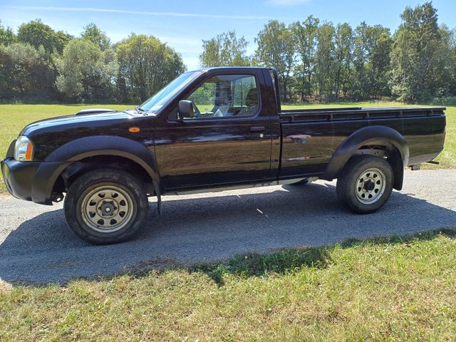 Nissan NP 300 4x4 TÜV bis August 2026