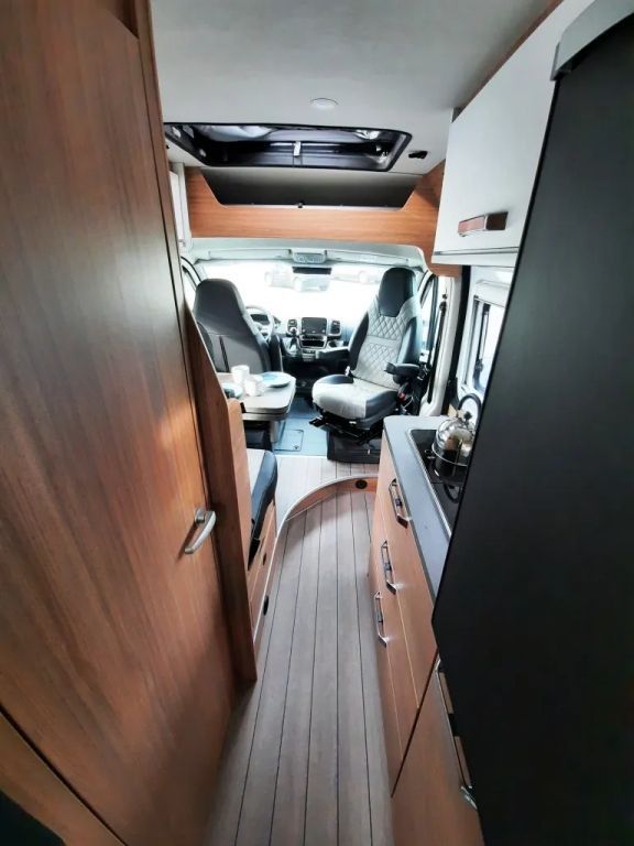 Fahrzeug Übersicht 5 Fahrzeugabbildung Weinsberg CaraBus EDITION FIRE 600 MQ Verfüg./Sparen Sie 1