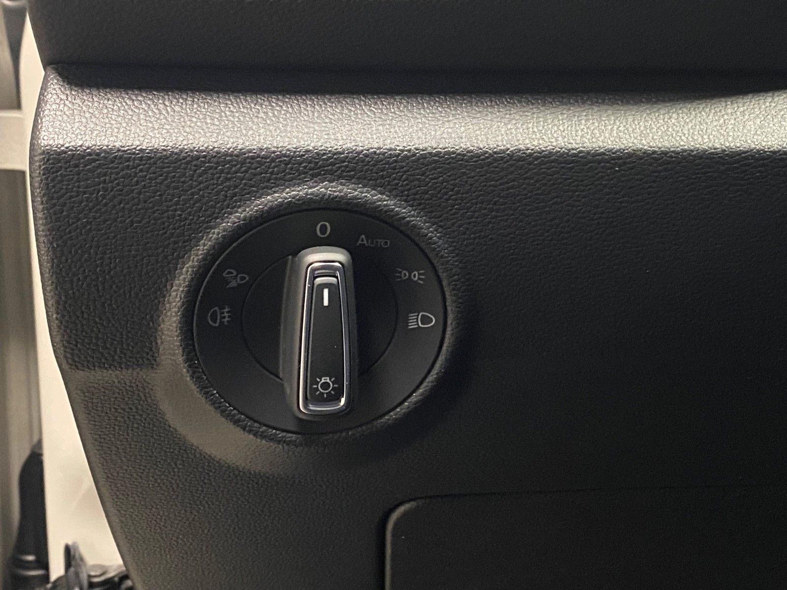 Fahrzeugabbildung Volkswagen T-Roc 1.5 TSI  DSG Style+Sportedition+Stauassist