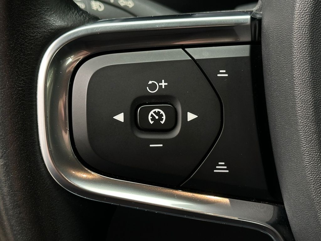 Volvo XC40 T3 Momentum Pro *AHK*Kamera*Sitzh.*Navi*