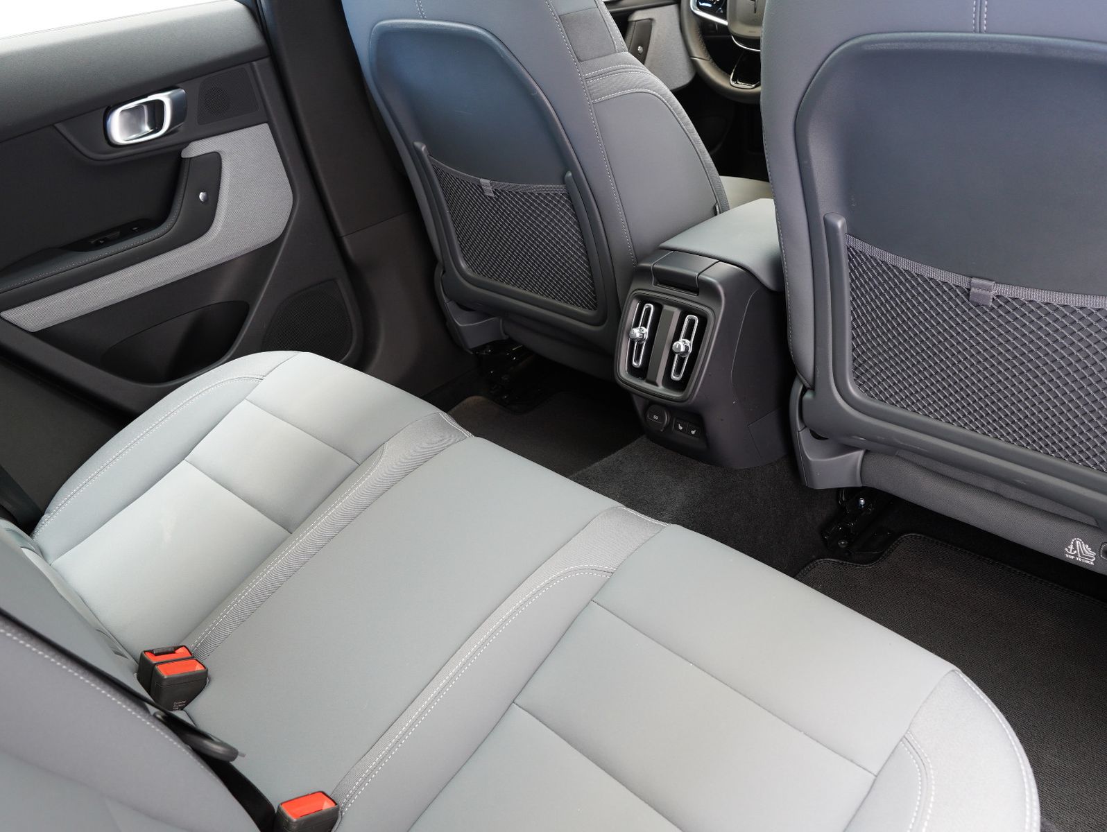 Fahrzeugabbildung Polestar 2 Long Range Dual Motor AWD 78kWh PILOT/PLUS/SOH