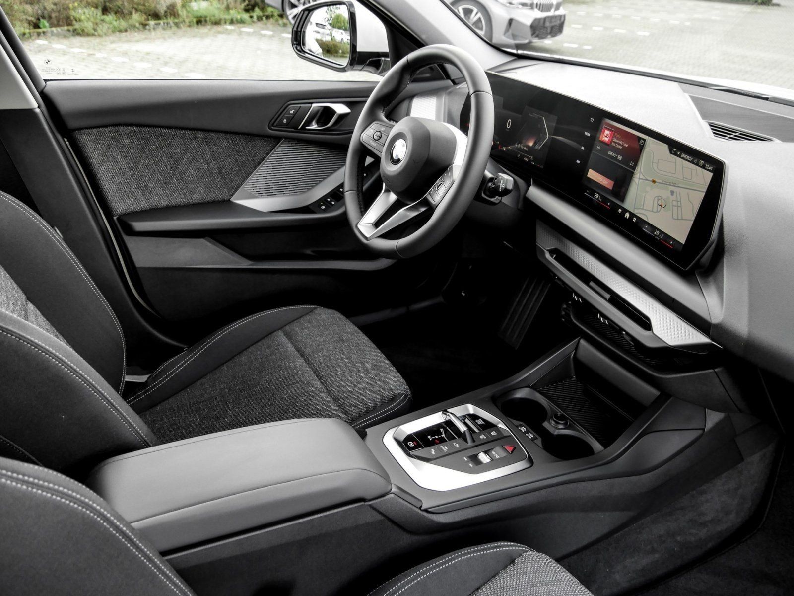 BMW 120 RFK NAVI LED PDC V H DAB Parkass. Tempomat foto 3