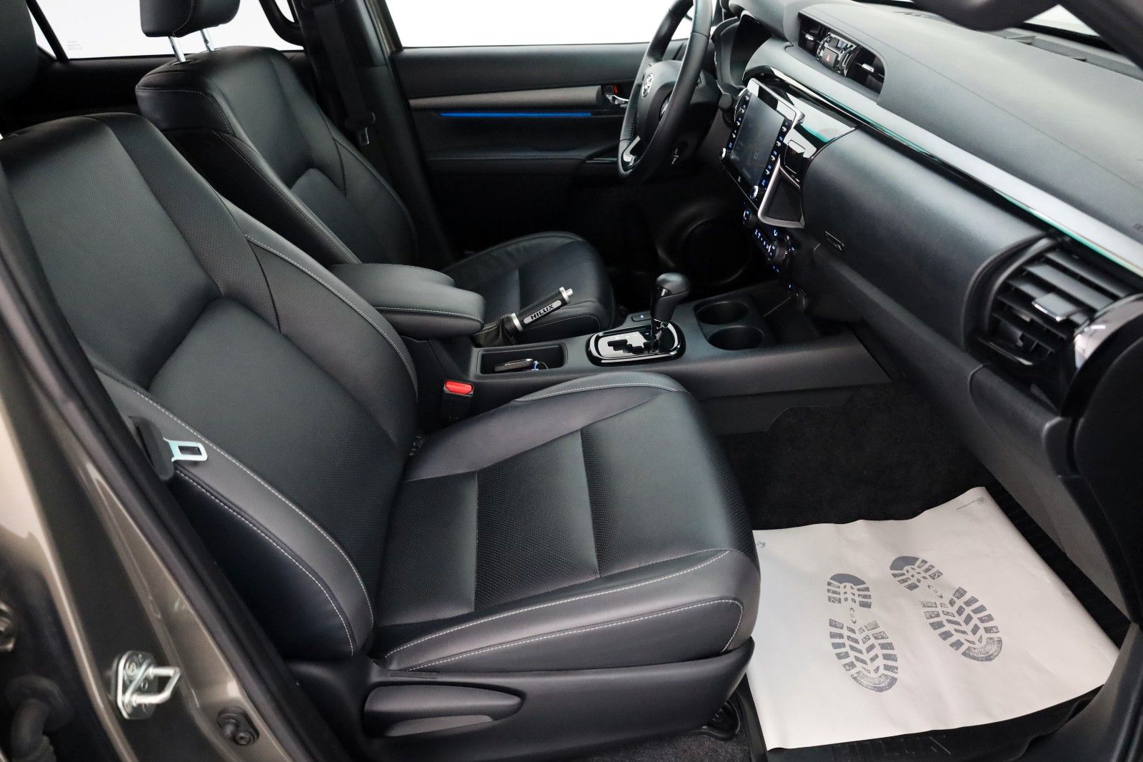 Fahrzeugabbildung Toyota Hilux 2.8 D-4D Invincible Sport,ACC,AHK,Rollo el