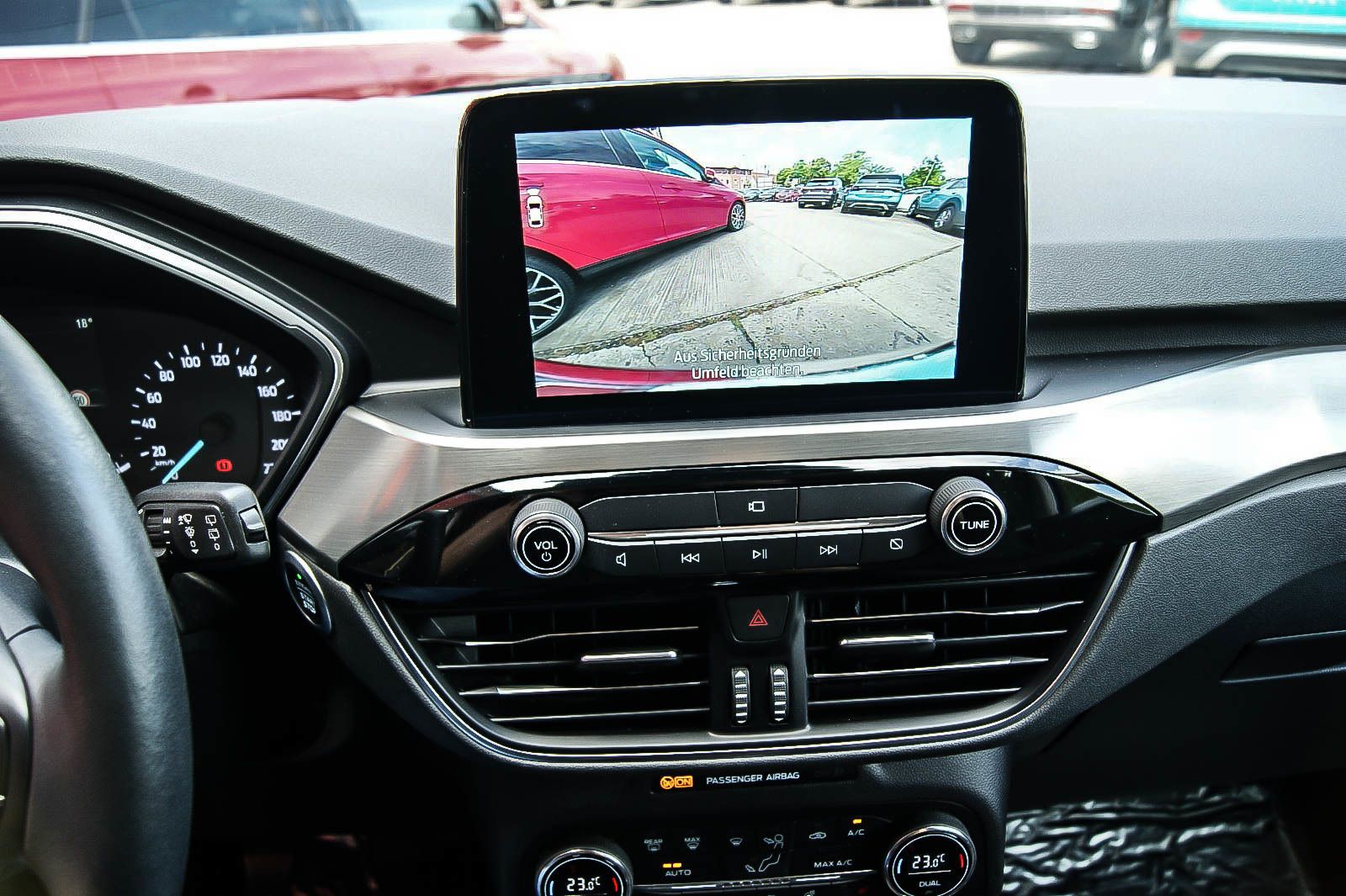 Fahrzeugabbildung Ford Kuga 1.5i Titanium X PARKASSYST KAMERA ACC LED