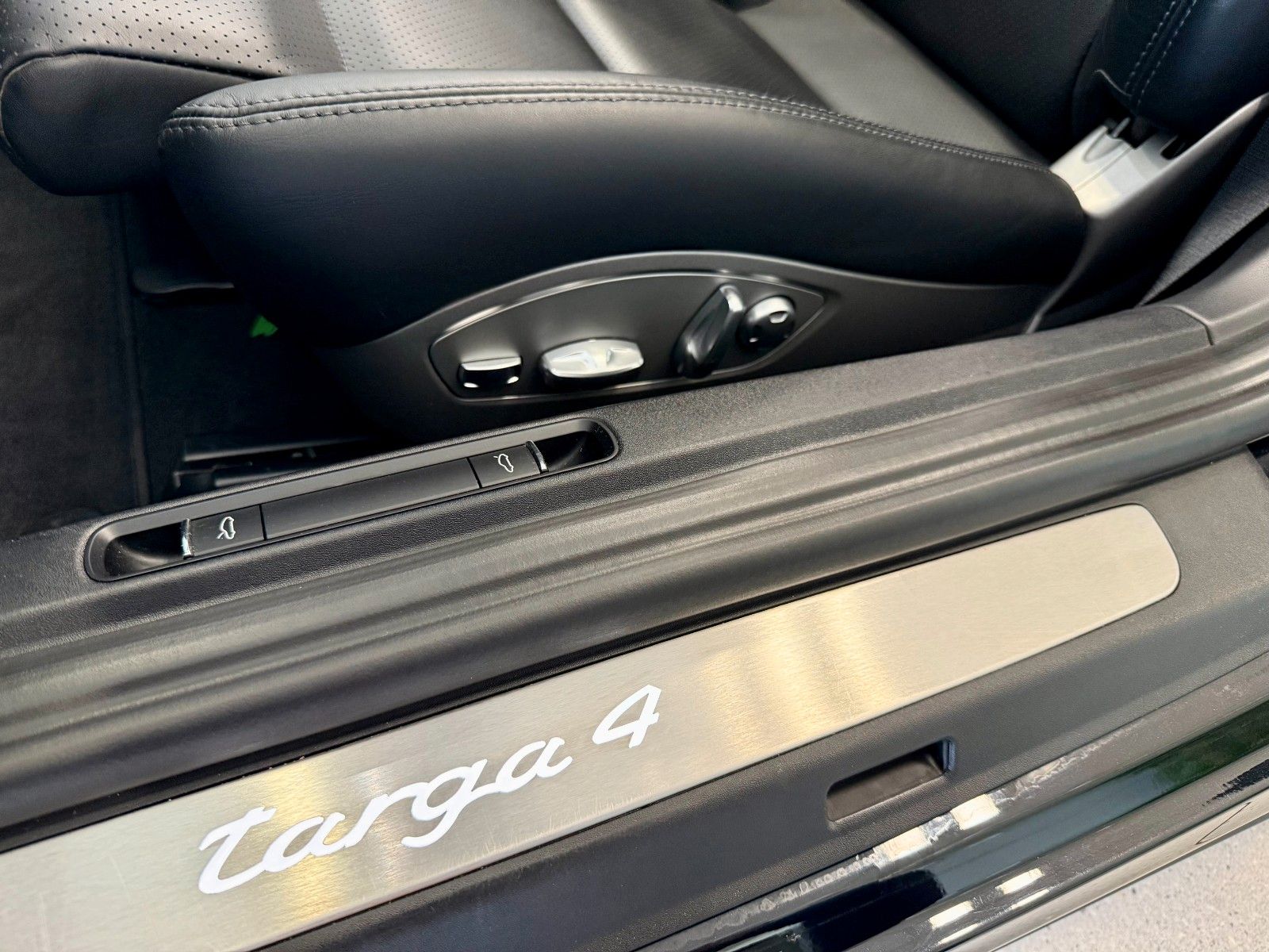 Fahrzeugabbildung Porsche 911 991 Targa 4 PDK SportChrono/BOSE/Kamera/DAB