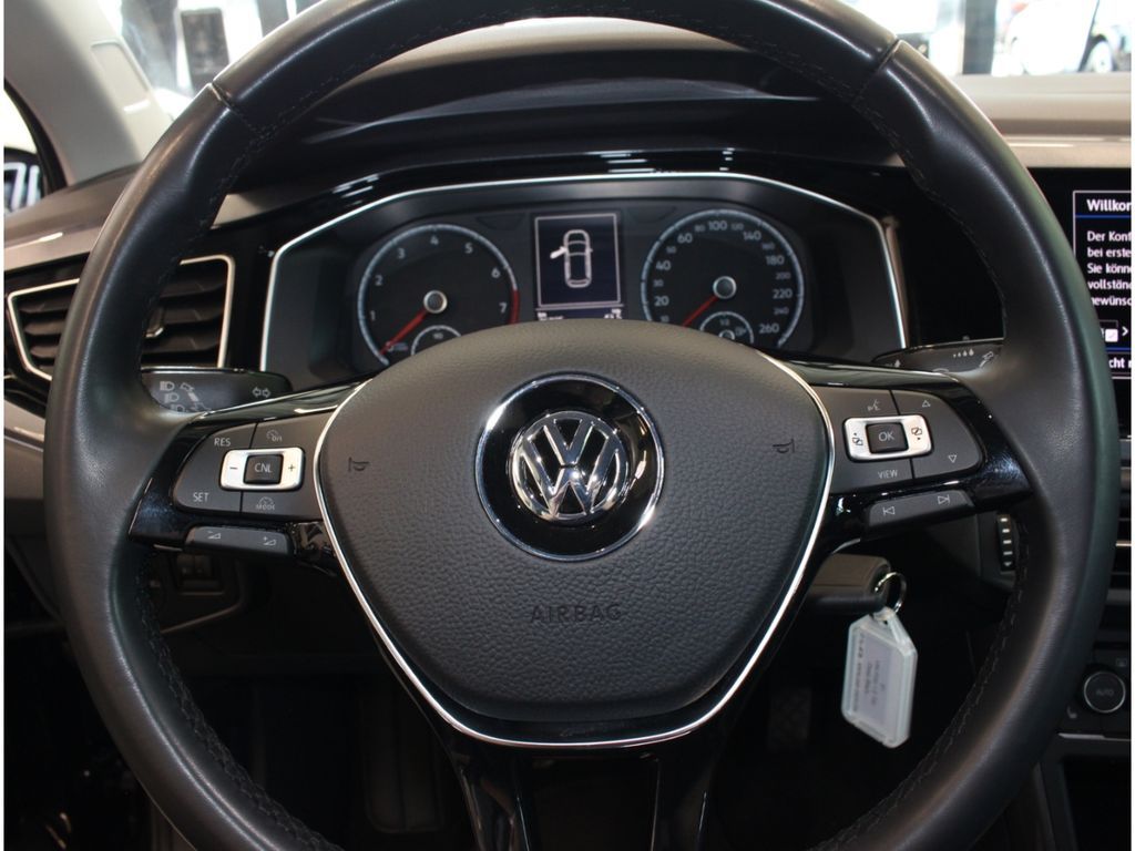 Fahrzeugabbildung Volkswagen Polo VI Highline 1.0 TSI PDC vo&hi+ Sportsitze