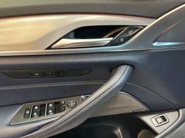 BMW 530 d xDrive Sport Line *LED*Pano*