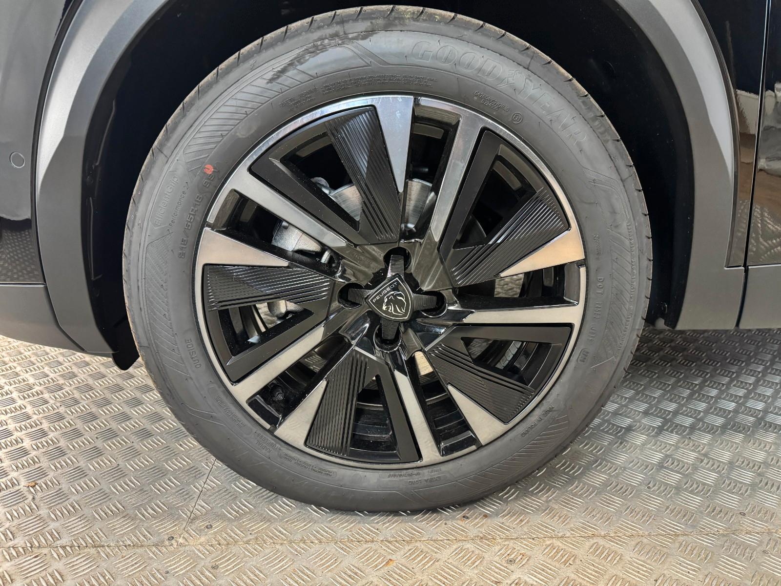 Peugeot 2008 Hybrid 145 GT Exclusive AHK 360Grad Kam.