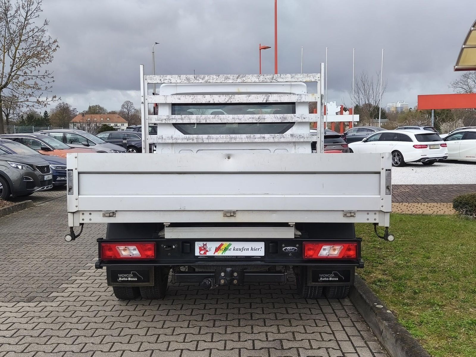 Fahrzeugabbildung Ford Transit Pritsche 350 L3 DK/Zwillingsreif/3t Ahk