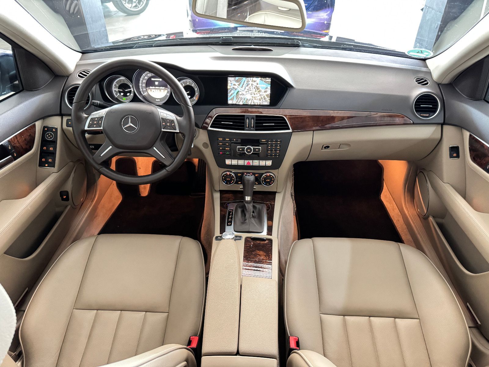 Fahrzeugabbildung Mercedes-Benz C 250 CGI BE 7GT ELEGANCE COMAND ILS KAMERA 1.VB