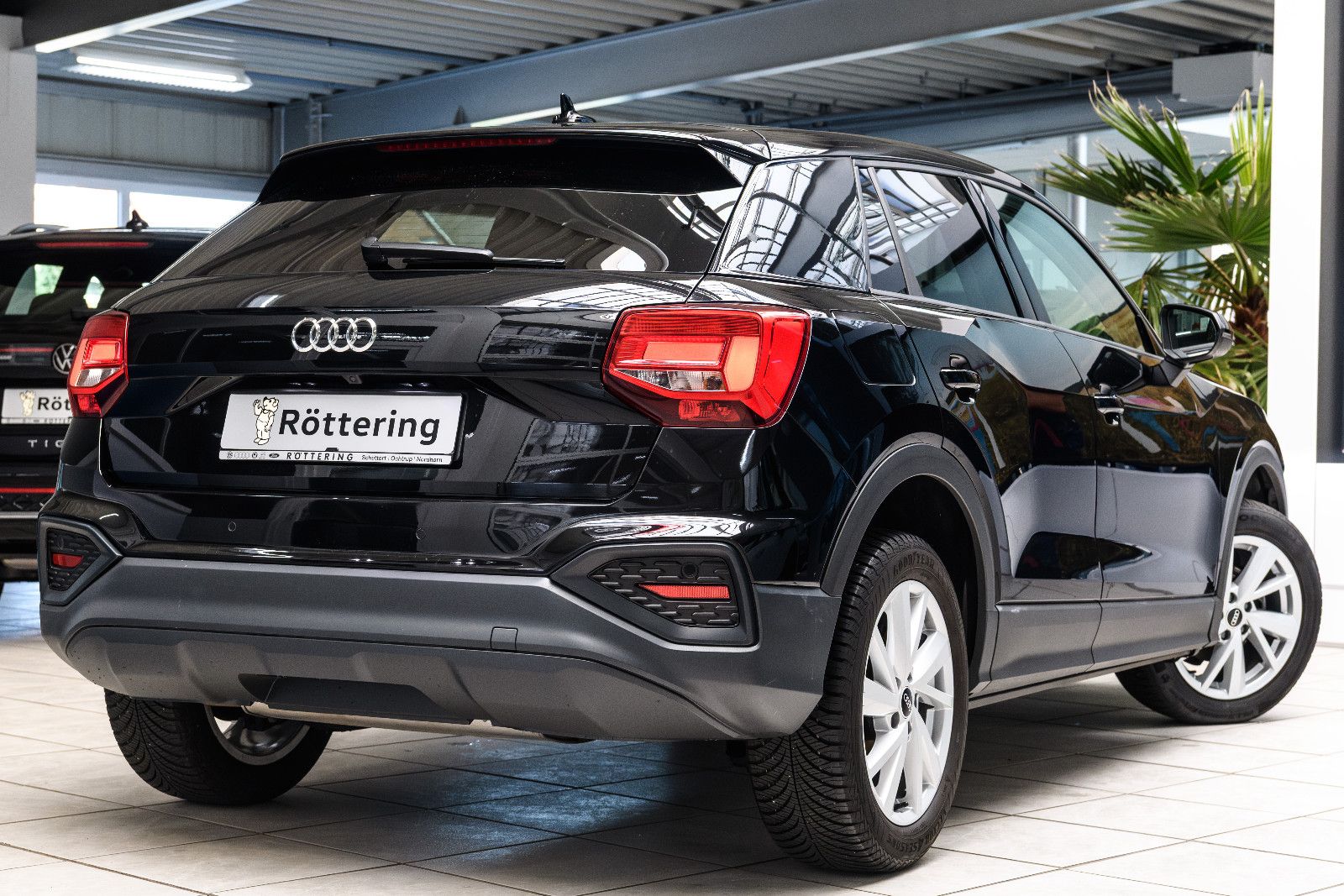 Fahrzeugabbildung Audi Q2 35 TFSI S tronic LED/SZH/RFK/NAVI/GJR