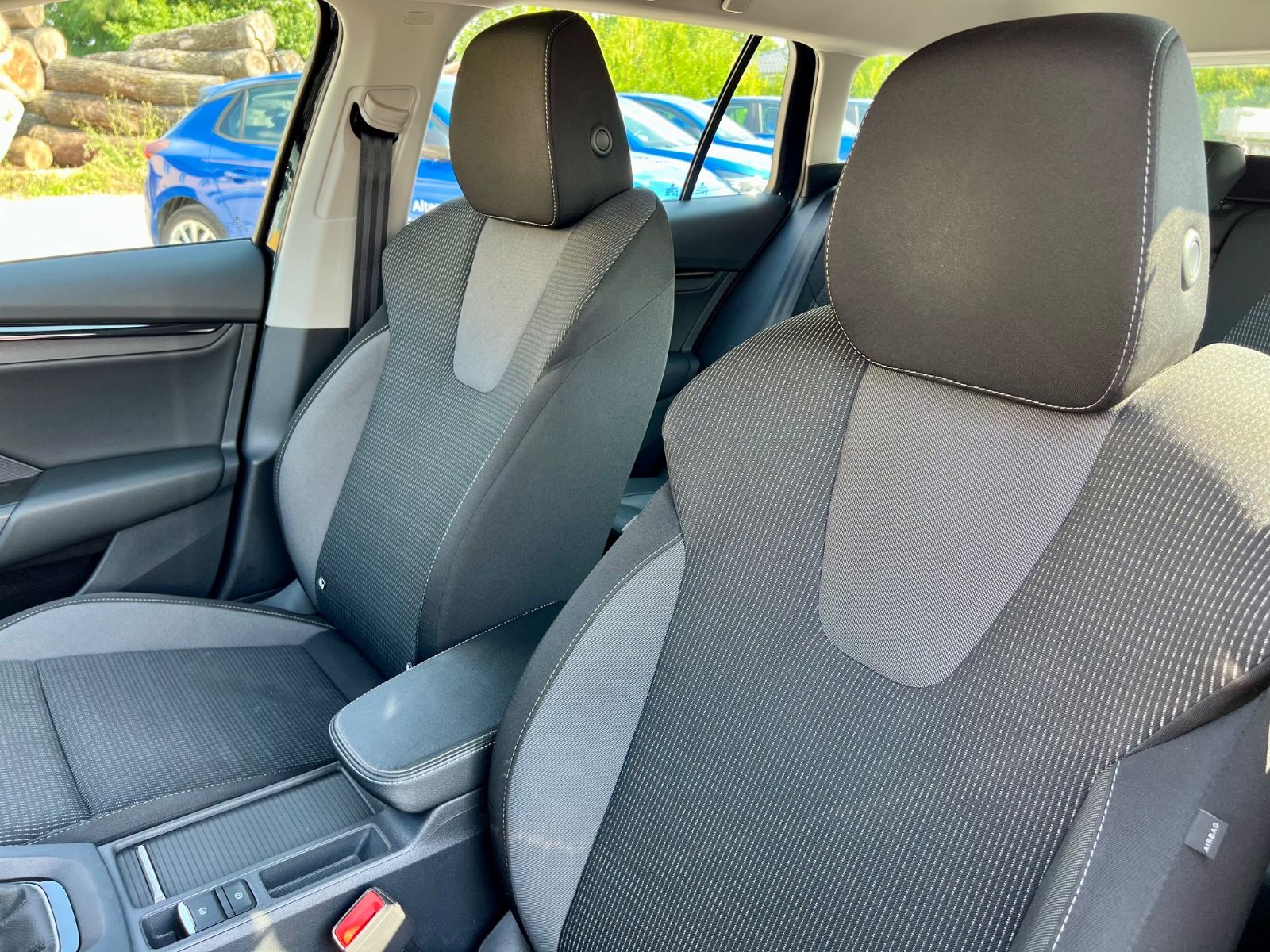 SKODA Octavia Combi Ambition AHK AAC SHZ NAVI CARPLAY