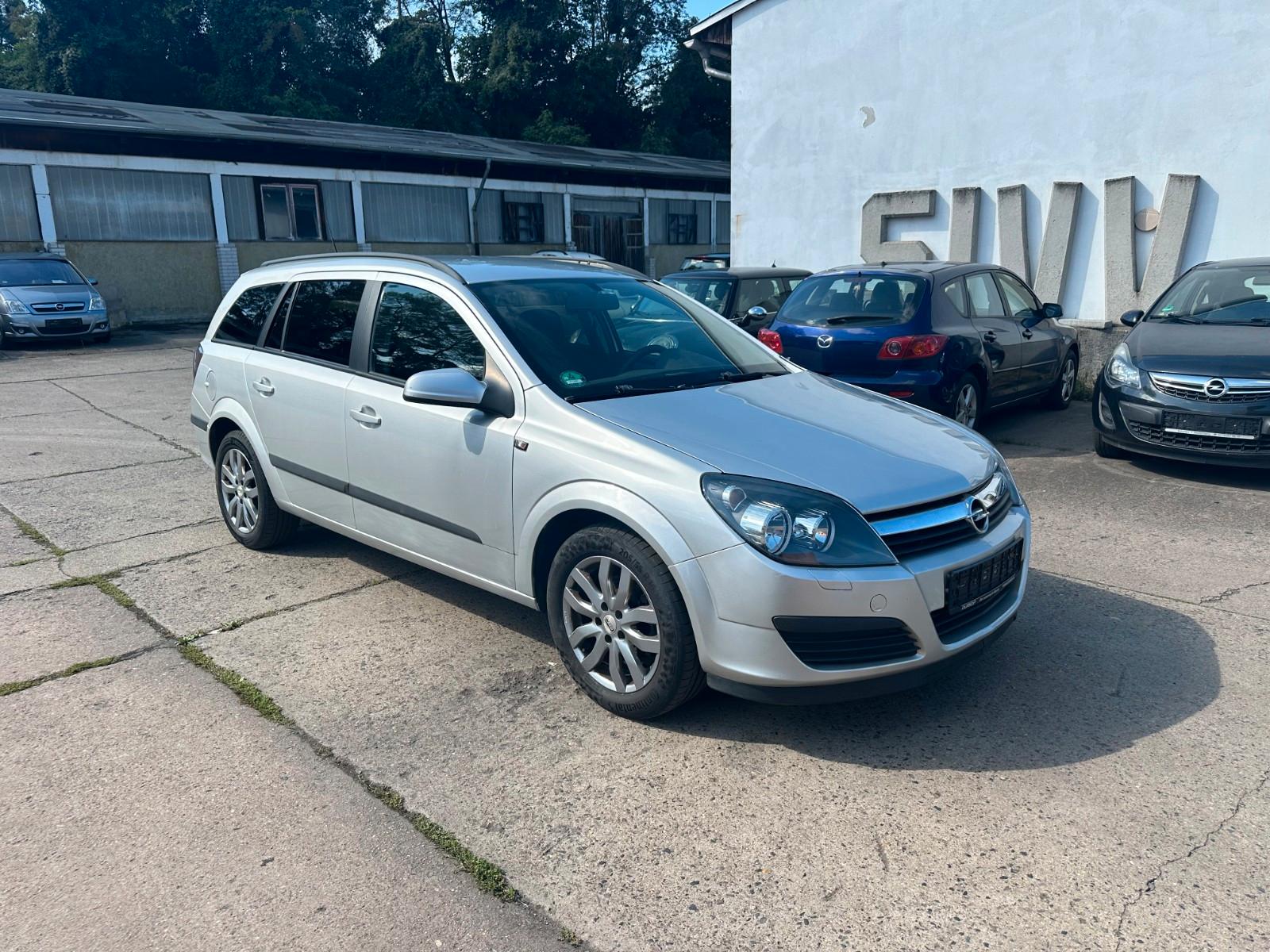 Opel Astra 2006 — вигляд ззаду
