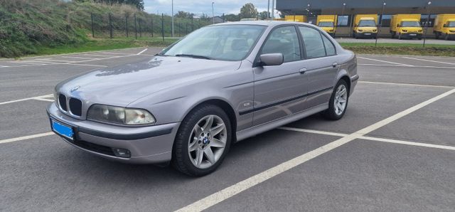 BMW  523i E39