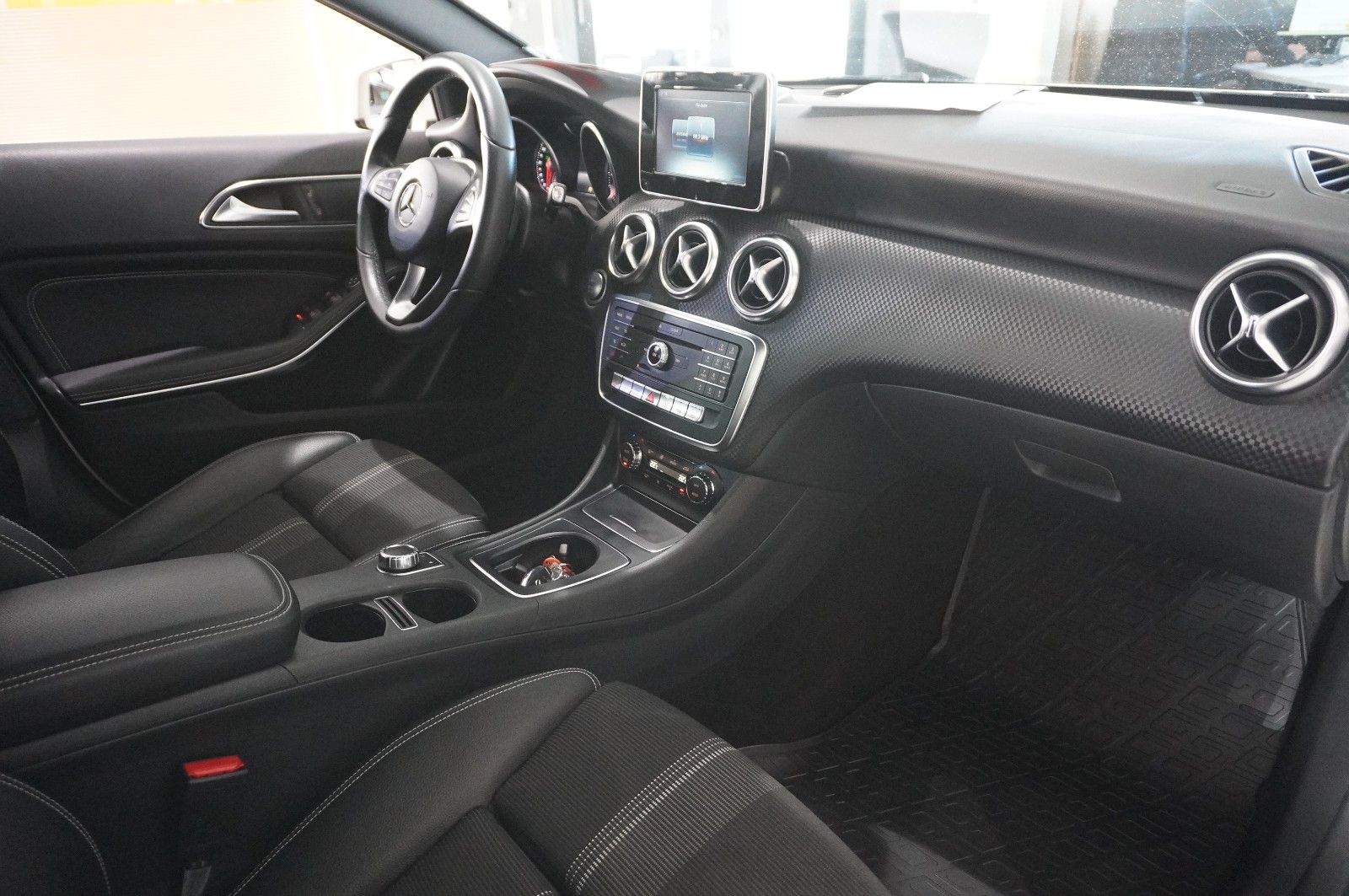 Fahrzeugabbildung Mercedes-Benz A 180 CDI URBAN KLIMA/SHZ/PDC/TEMP./SPORT/AHK