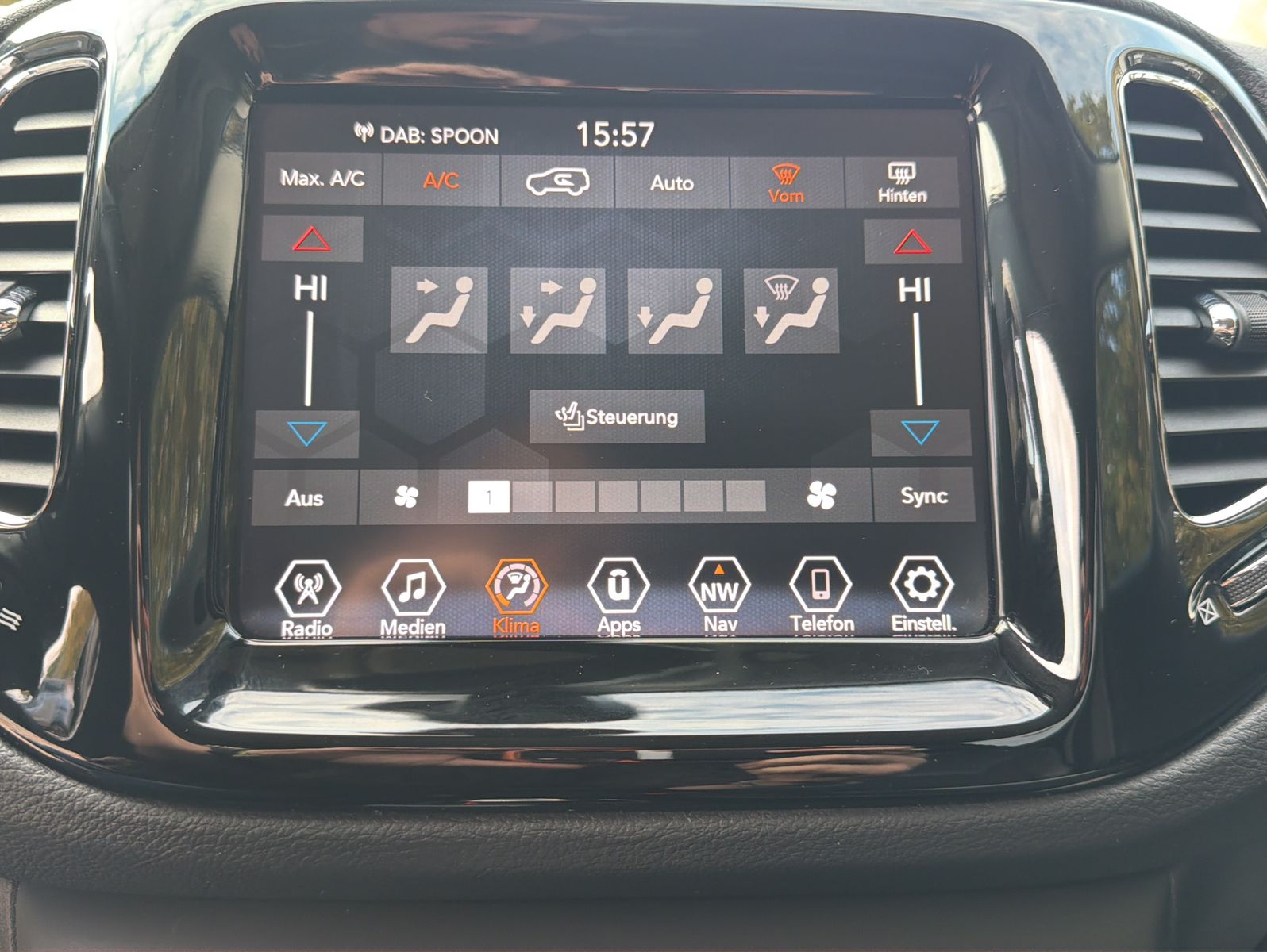 Fahrzeugabbildung Jeep Compass 1.3 T-GDI I4 LIMITED DCT 150 PS