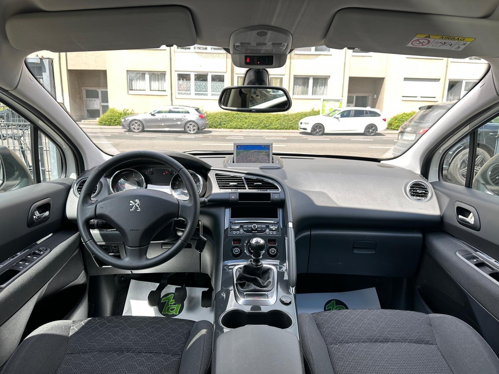 Peugeot 3008 Active*NAVI*PDC*KAM*KLIMAA.*TEMPO*AHK