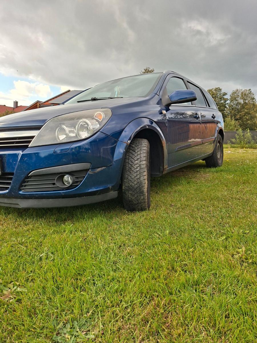 Opel Astra 2006 — вигляд ззаду