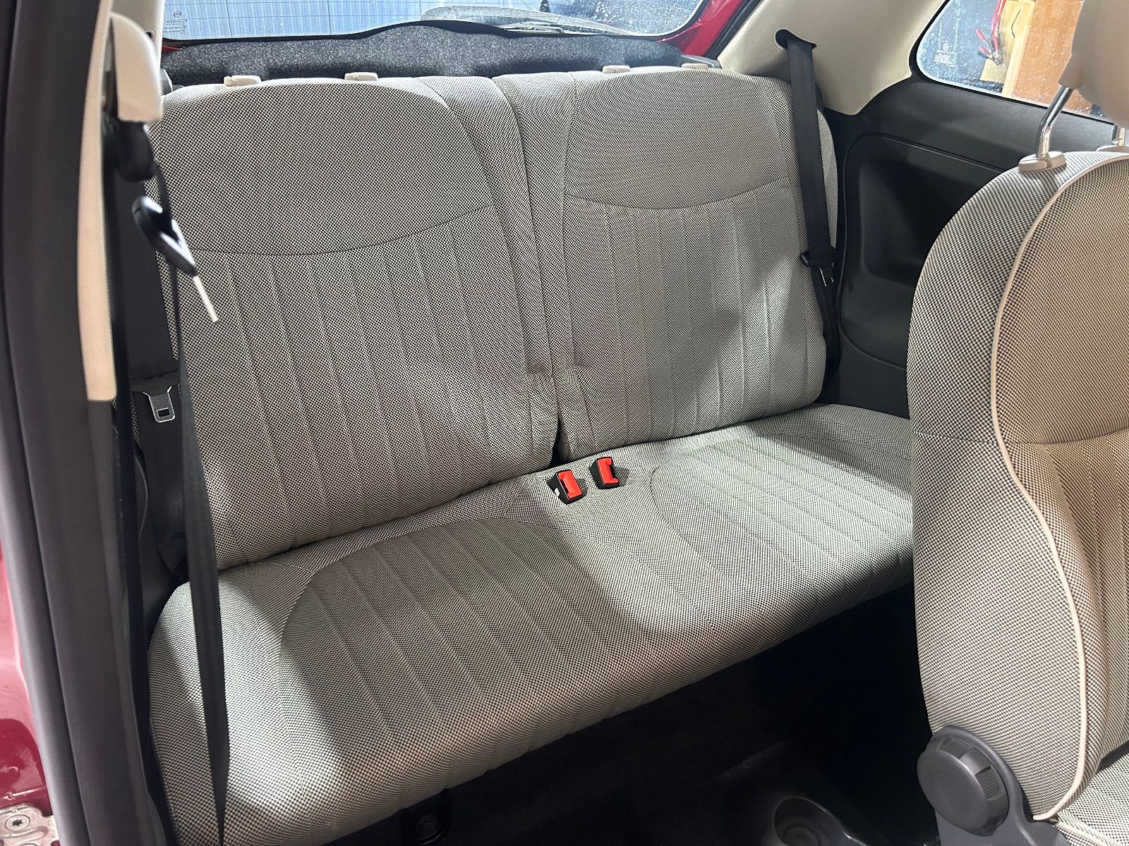 Fahrzeugabbildung Fiat 500 Lounge/AUTOMATIK/PANO/KLIMA/1.HAND