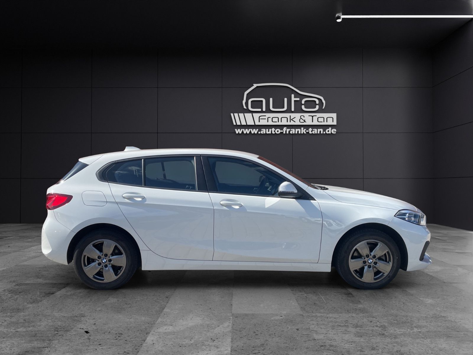 Fahrzeugabbildung BMW 118 i Advantage *SitzHZ*LED*CarPlay*DAB*USB*